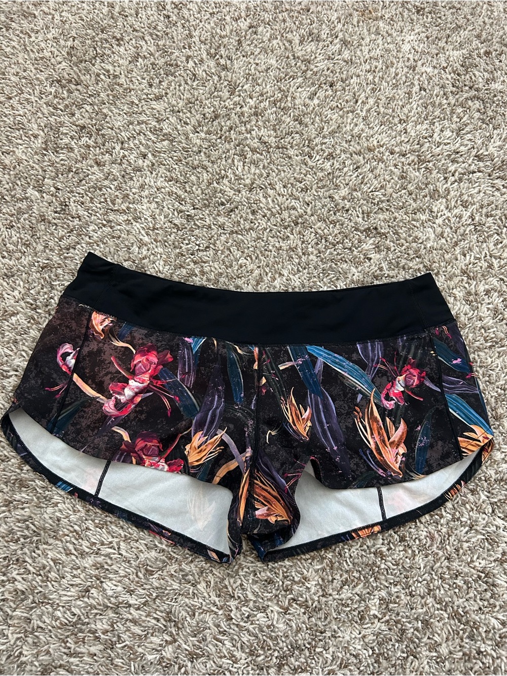 Lululemon Speed Up 2.5” Shorts Black Floral Print Running Training Women Size 10